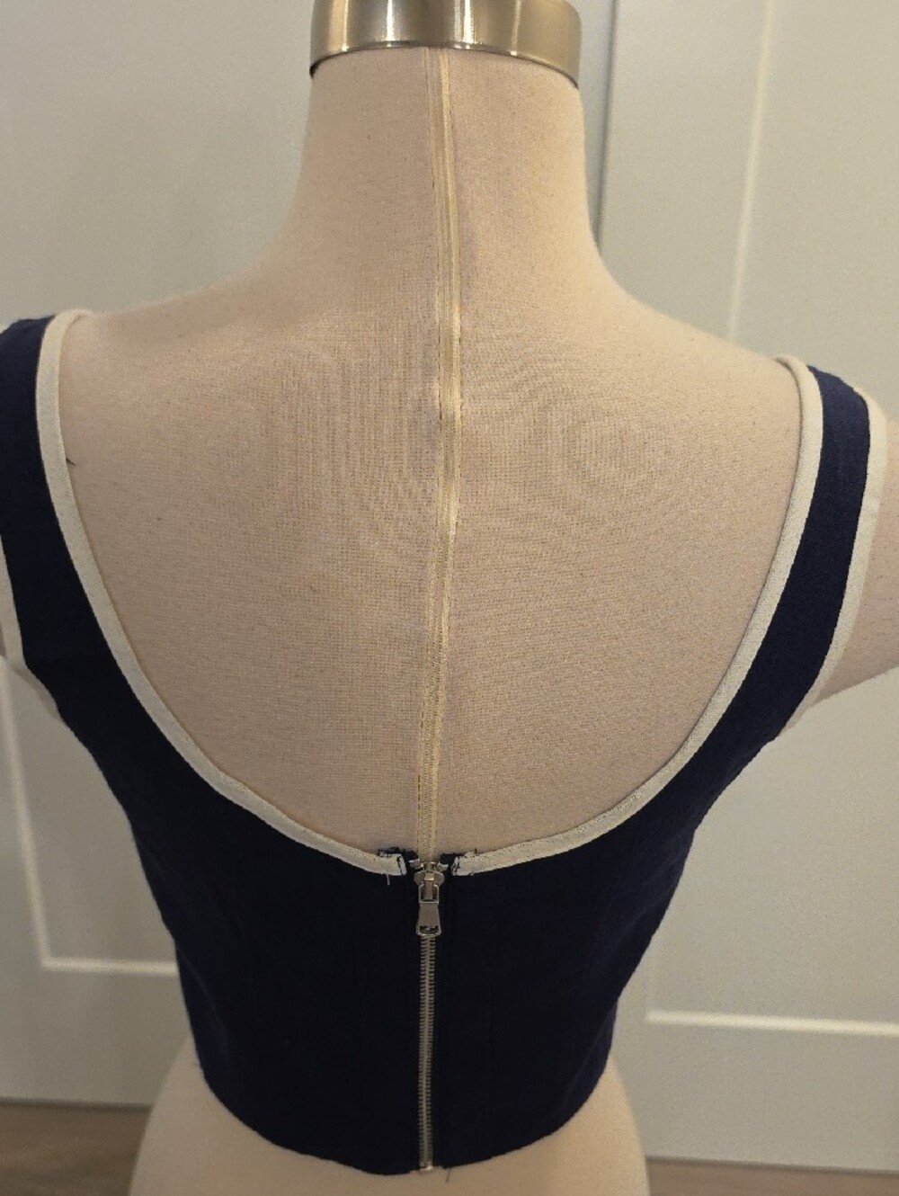 Avec Les Filles linen blend Navy Crop Top with White Trim size 6 new with tags - Picture 6 of 10